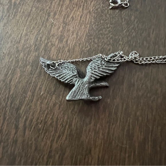 Silver tone eagle fashion necklace - Picture 5 of 6